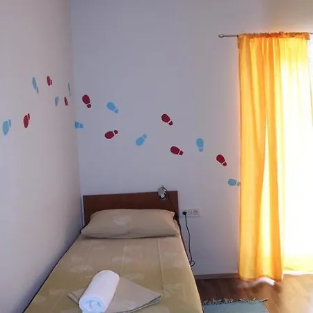 Hostel Cocoon & *